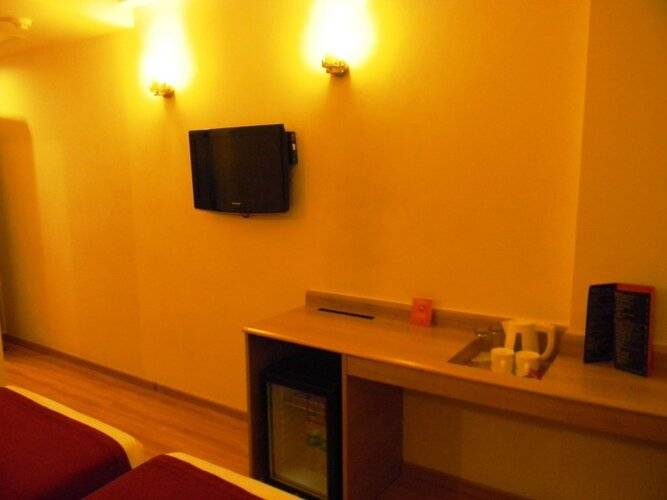 Red Fox Hotel East Delhi