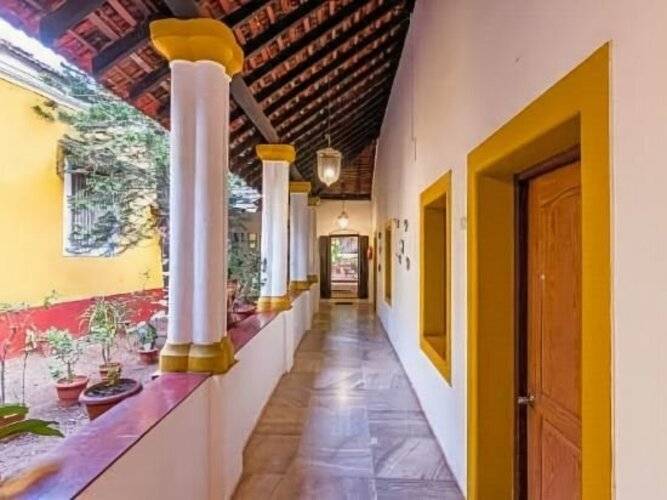 Granpa's Inn Hotel Bougainvillea