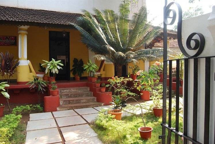 Granpa's Inn Hotel Bougainvillea