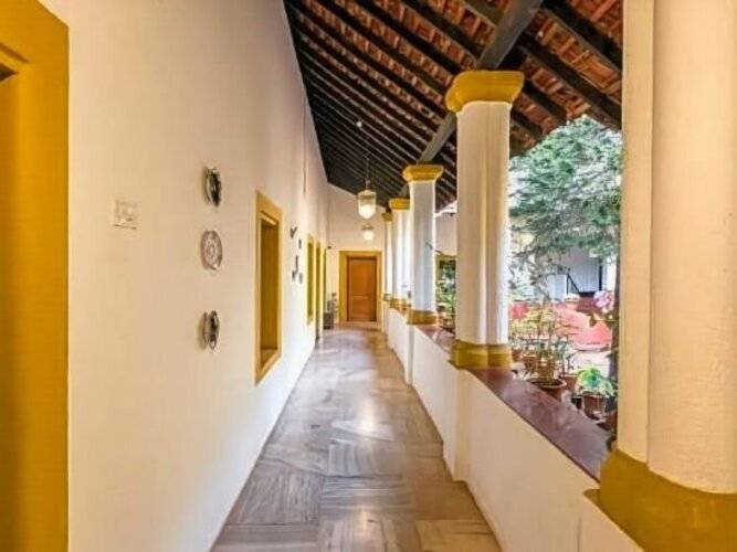 Granpa's Inn Hotel Bougainvillea