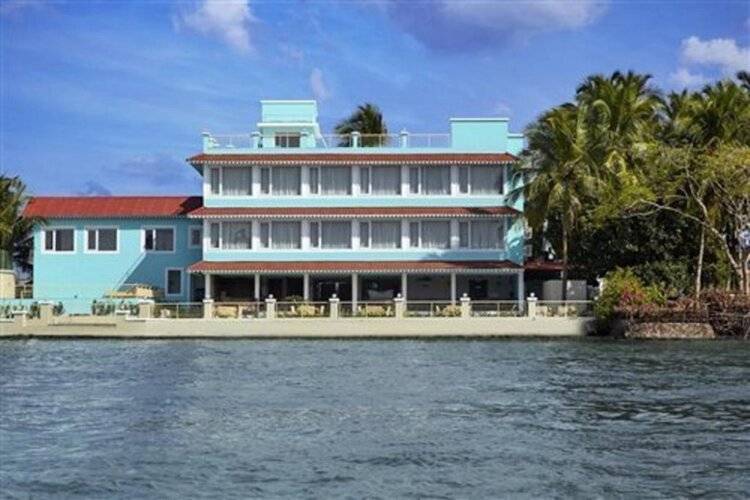 Indy Waterfront Resort