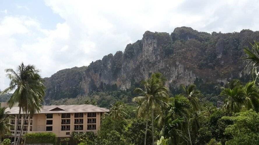 The Haleeva Aonang