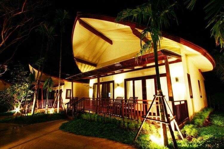 Курортный Отель Aonang Phu Petra Resort