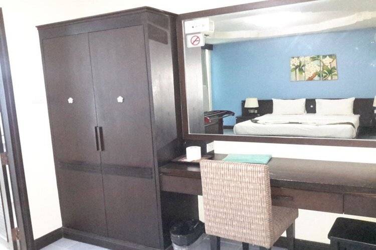 J Hotel