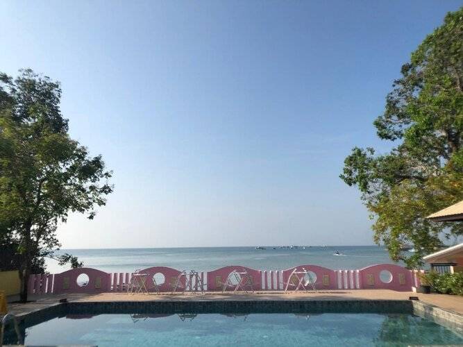 Anyavee Nam Mao Beach Resort