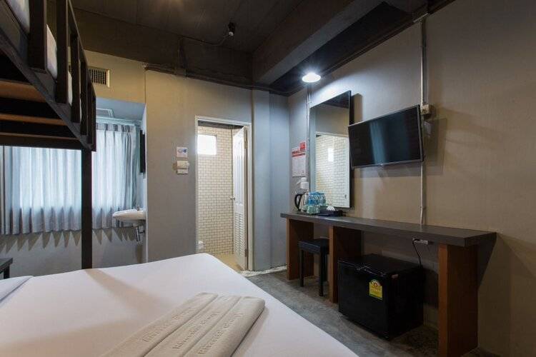 City Hotel
