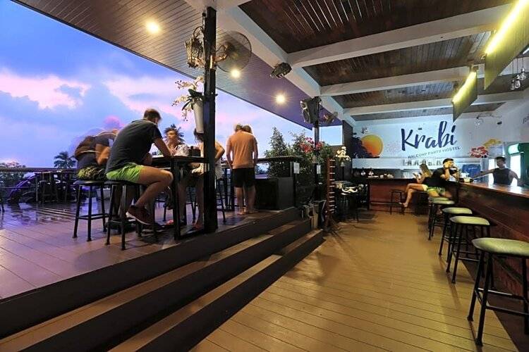 Balcony Party Hostel Beachfront (Adults Only 18+)