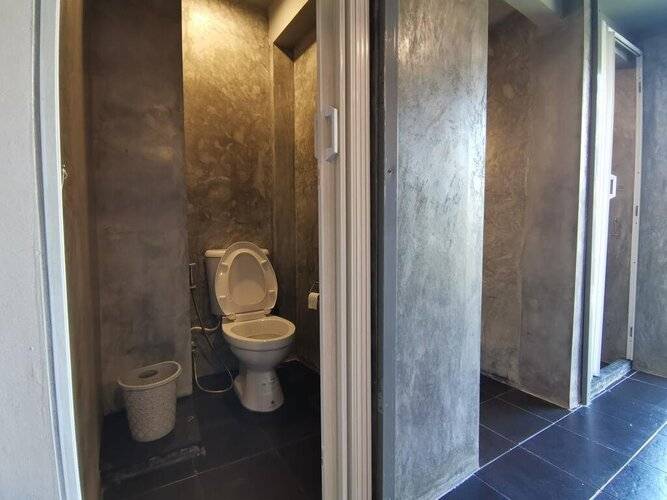 8 Sleepers Street Hostel