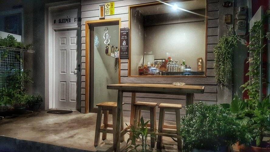 8 Sleepers Street Hostel