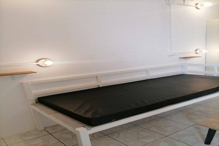 8 Sleepers Street Hostel