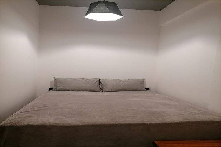 8 Sleepers Street Hostel