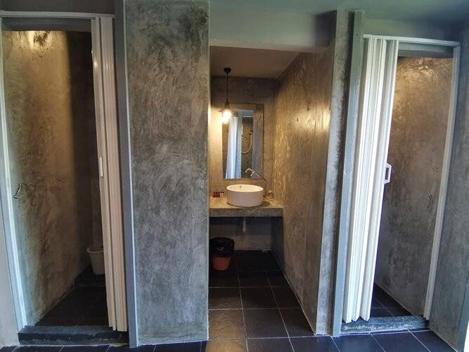 8 Sleepers Street Hostel