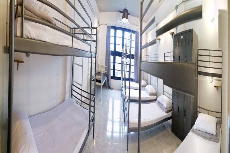 8 Sleepers Street Hostel