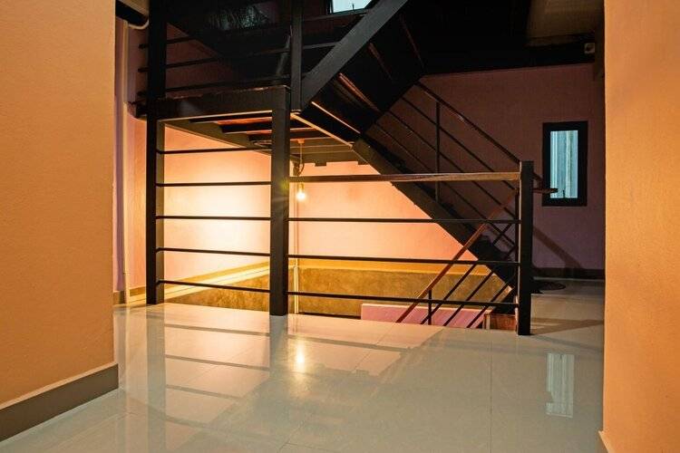 The Guest Hotel - Hostel