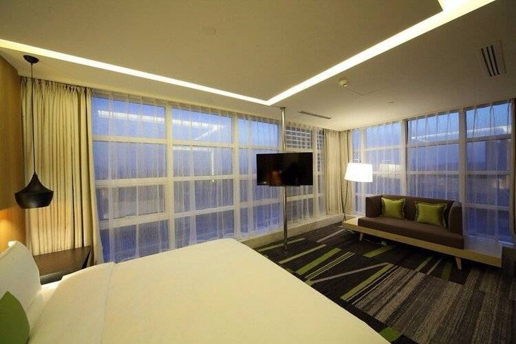 Cbd Qianyuan International Business Hotel
