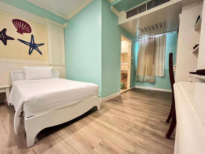 B Buri Hotel