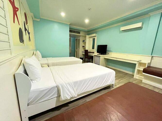 B Buri Hotel