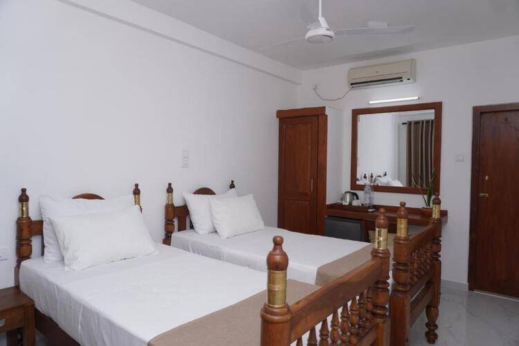 Surf Una Beach Hotel