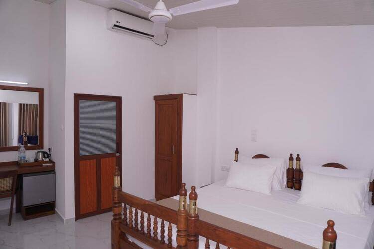 Surf Una Beach Hotel