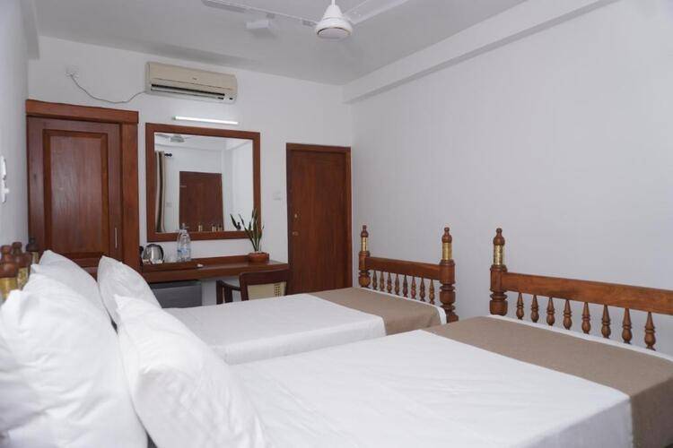 Surf Una Beach Hotel