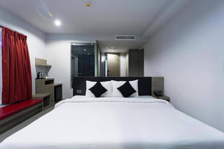 Neon Patong Hotel
