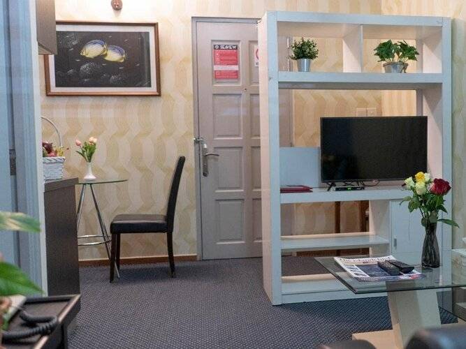 Umet Seaview Hotel With Free Roundtrip Airport Pick Up And Drop Off