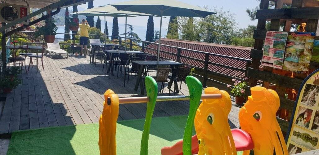 River Hotel