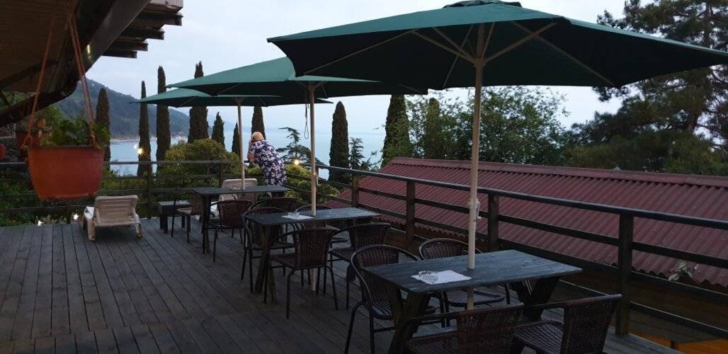 River Hotel