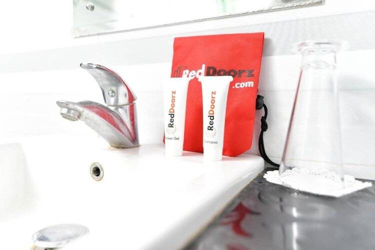 Reddoorz Plus Near Mall Bali Galeria 2