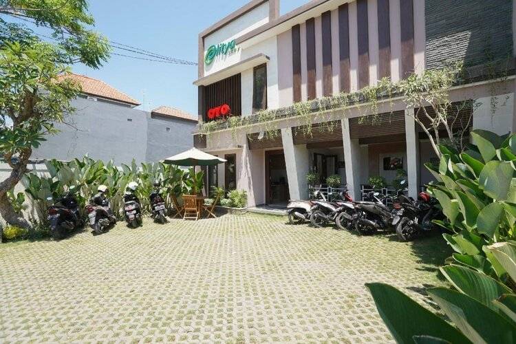 Super Oyo 2166 Elitya Stay