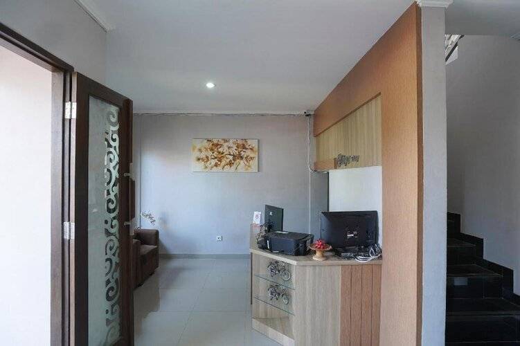 Super Oyo 2166 Elitya Stay
