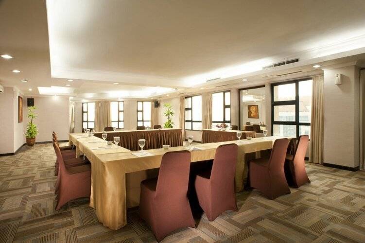 Grand Tropic Suites Hotel