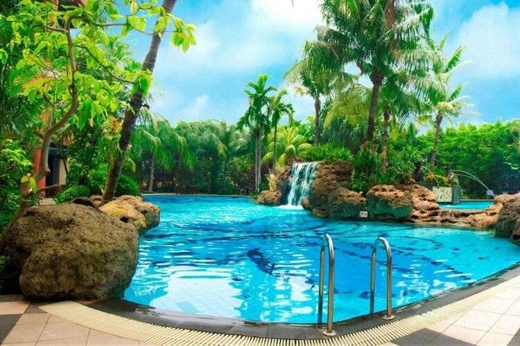 Grand Tropic Suites Hotel