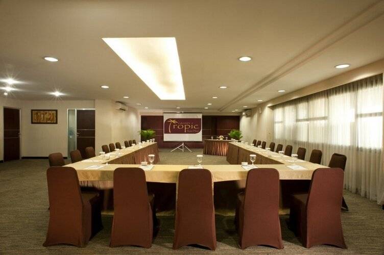 Grand Tropic Suites Hotel
