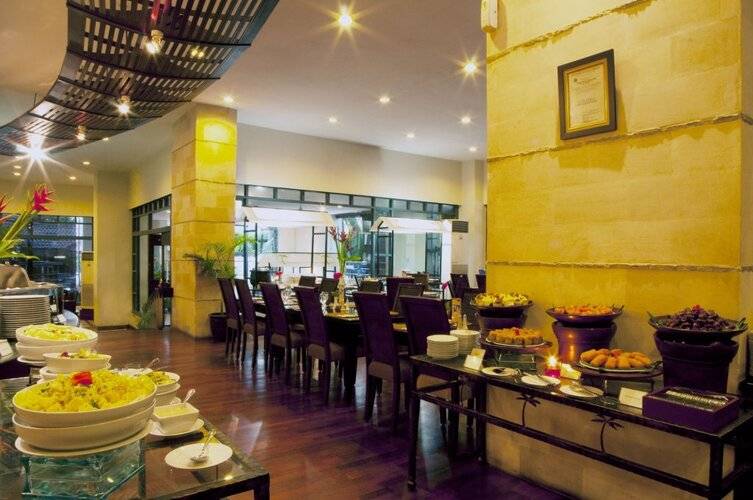 Grand Tropic Suites Hotel