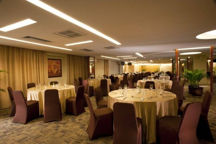 Grand Tropic Suites Hotel