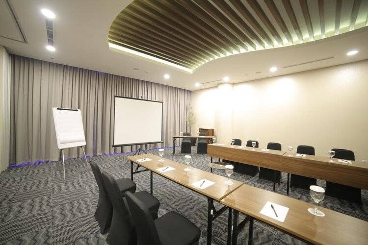 Ozone Hotel Pantai Indah Kapuk