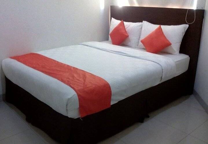 The Gloria Suites