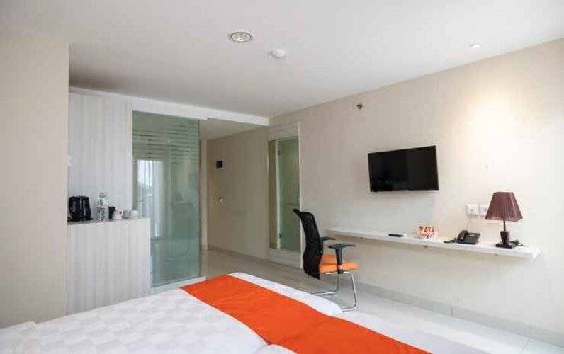 The Gloria Suites