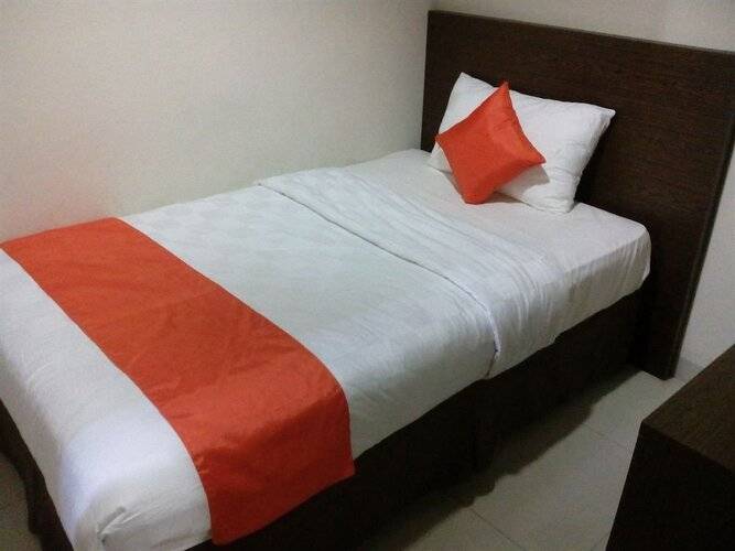The Gloria Suites