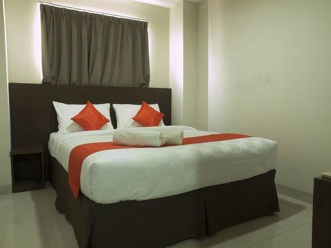 The Gloria Suites