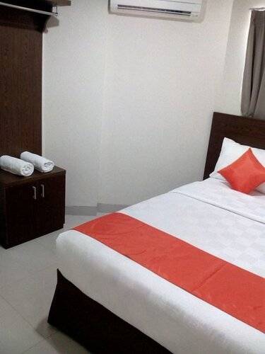 The Gloria Suites