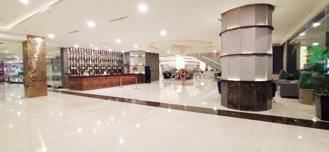 Grand Paragon