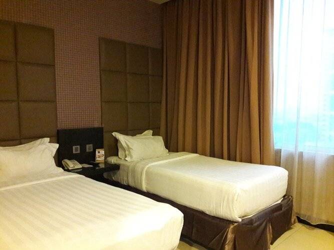 Grand Paragon