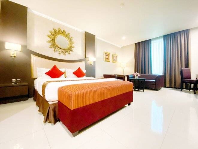Grand Paragon