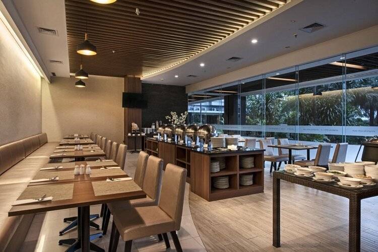 Grand Whiz Hotel Poins Simatupang