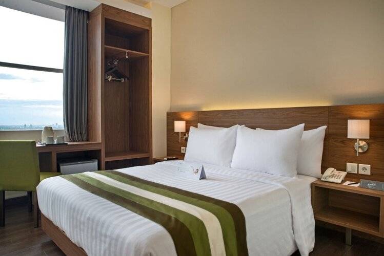 Grand Whiz Hotel Poins Simatupang