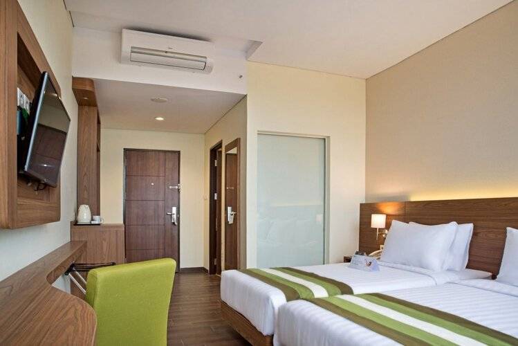 Grand Whiz Hotel Poins Simatupang