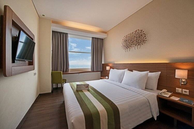 Grand Whiz Hotel Poins Simatupang