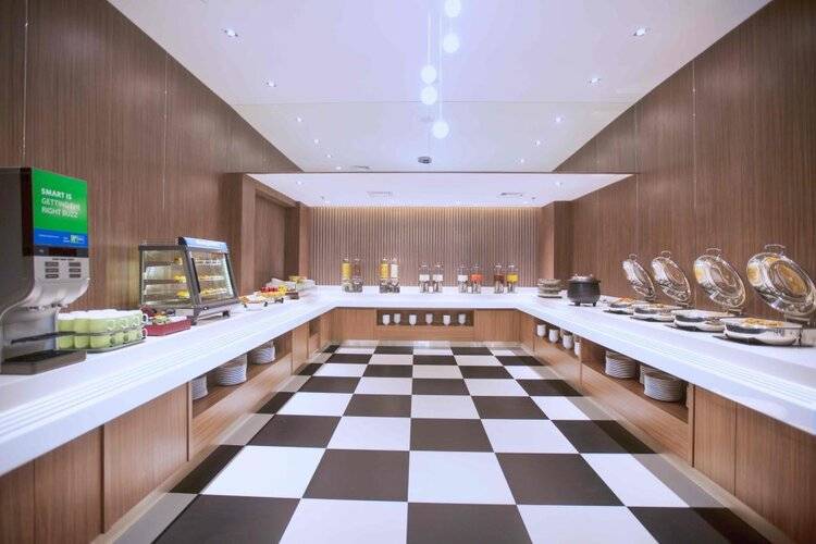 Holiday Inn Express Jakarta International Expo